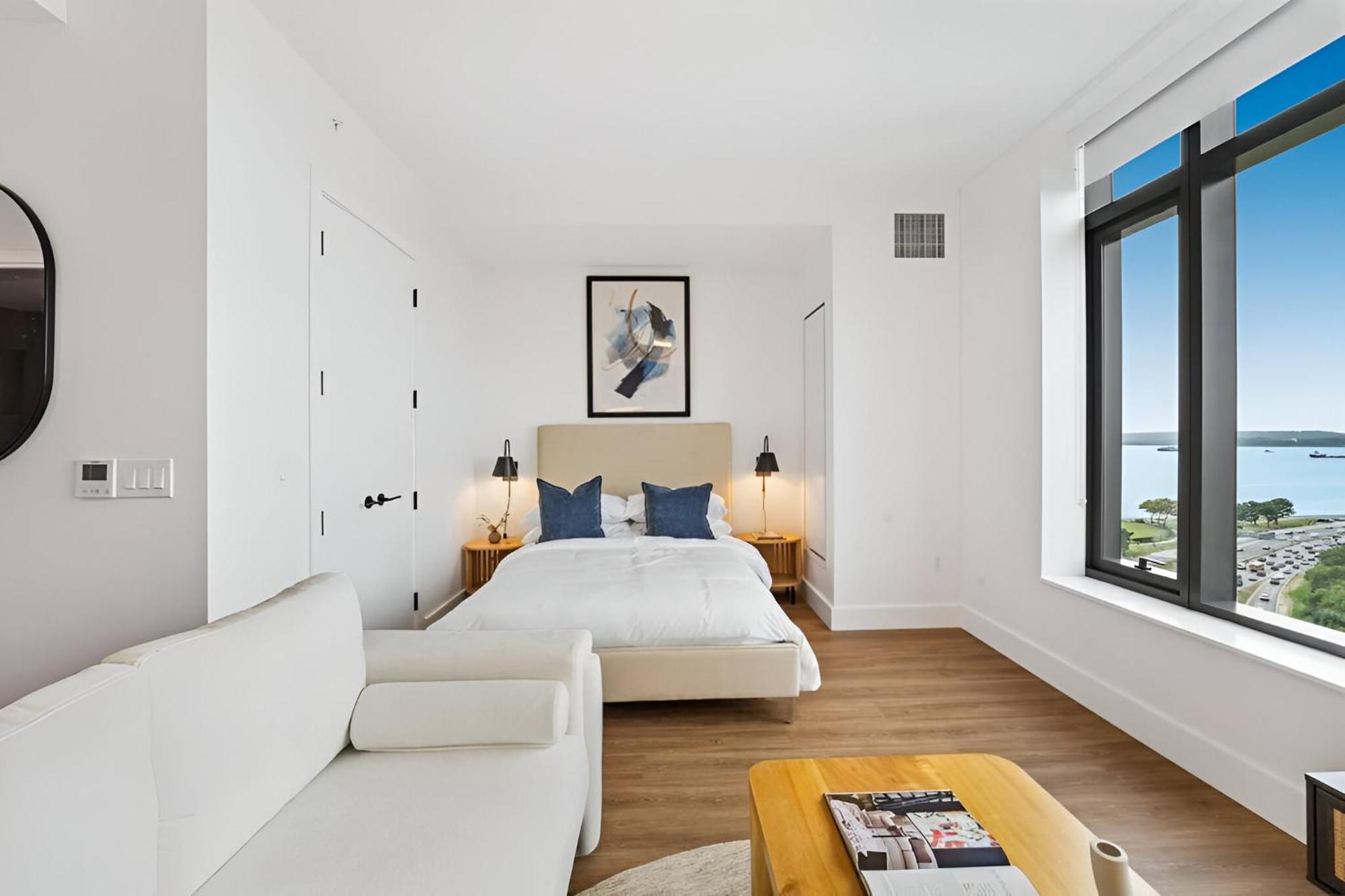 Posh With Luxe Amenities In Prime Location! Nova York