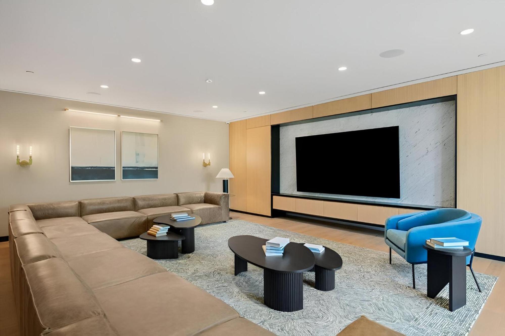 Posh With Luxe Amenities In Prime Location! Apartamento