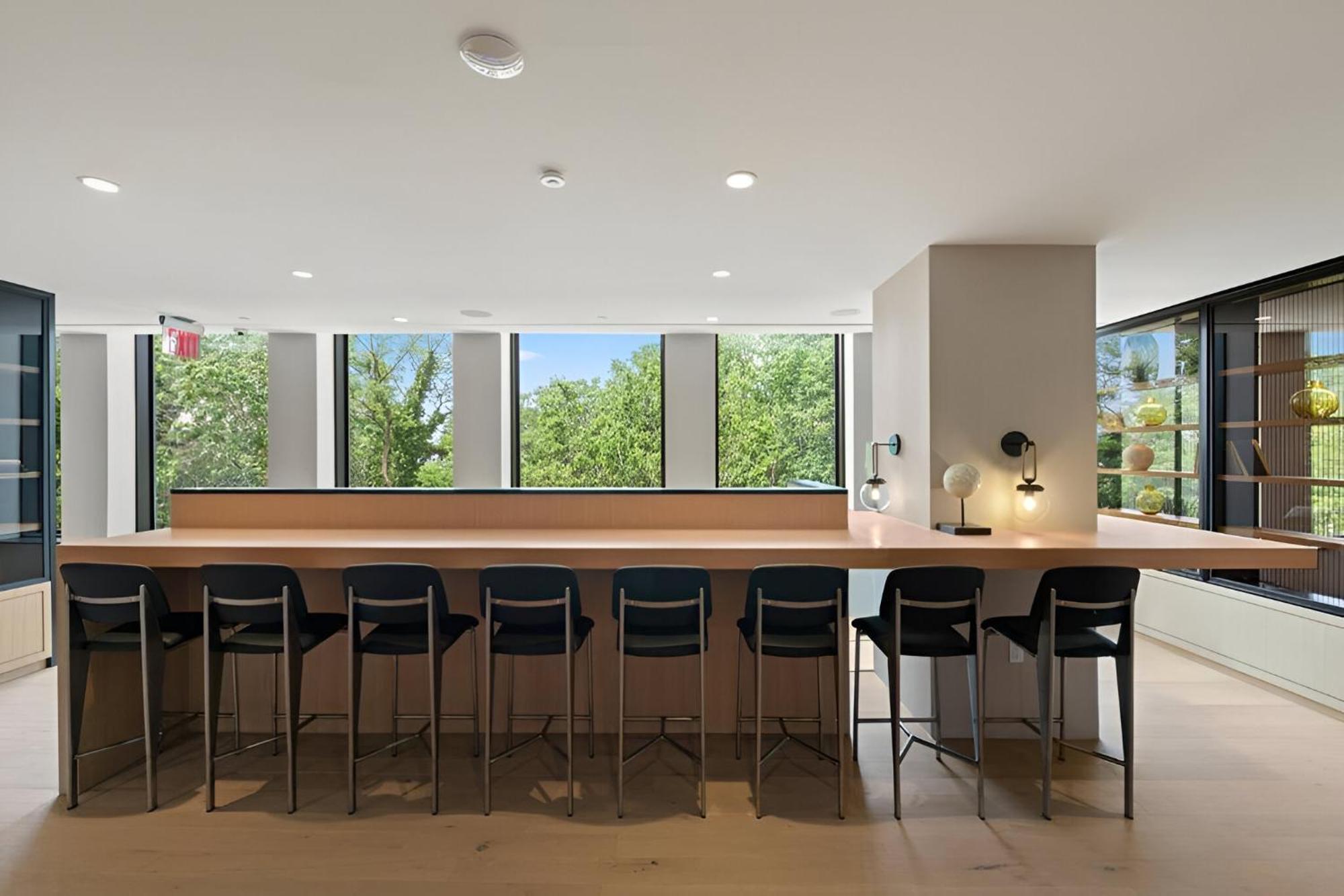 Posh With Luxe Amenities In Prime Location! Apartamento *